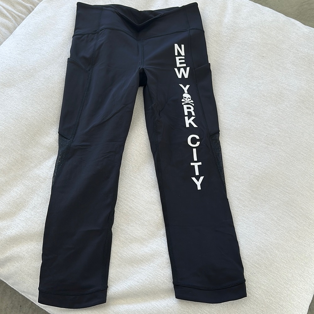 Lululemon Sole Training Crop with New York details Sz 8 🏃🏻‍♀️🧎🏻‍♀️ - Picture 5 of 11